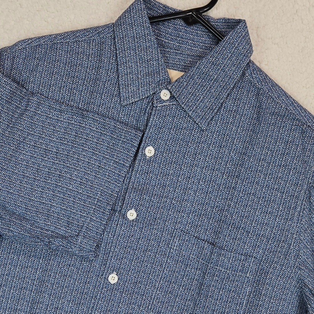 Vintage Silk Men's M Blue Silk Rayon Shirt Textured Chevron Resort Old Money